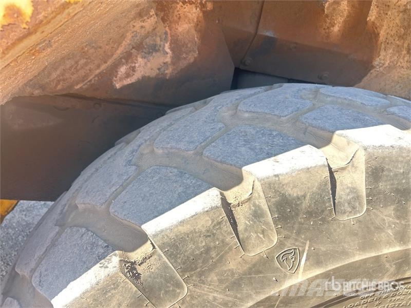 Komatsu HM300-2 Articulated Dump Truck ساحبات مفصلية