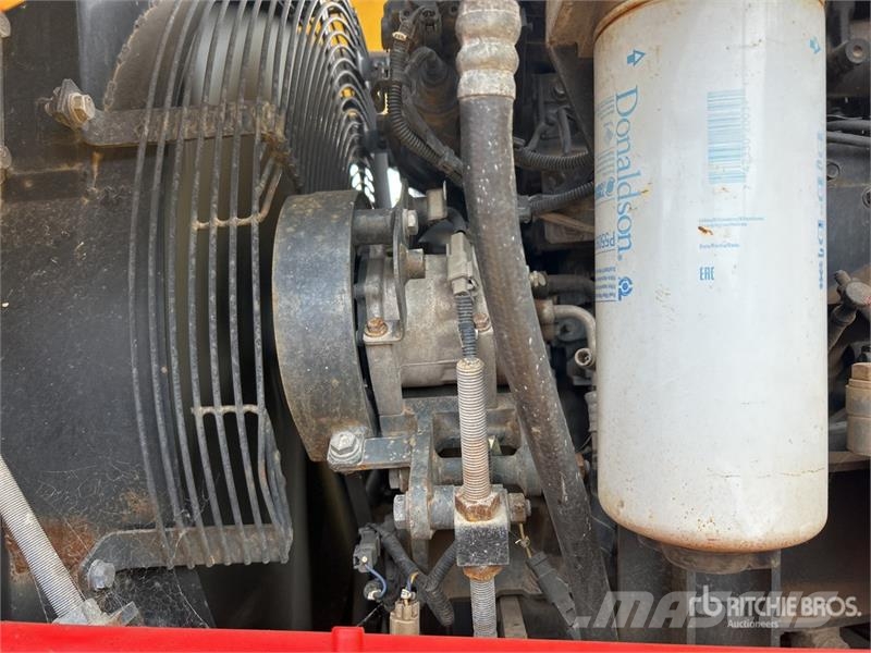 Komatsu HM300-2 Articulated Dump Truck アーティキュレート式ダンプトラック