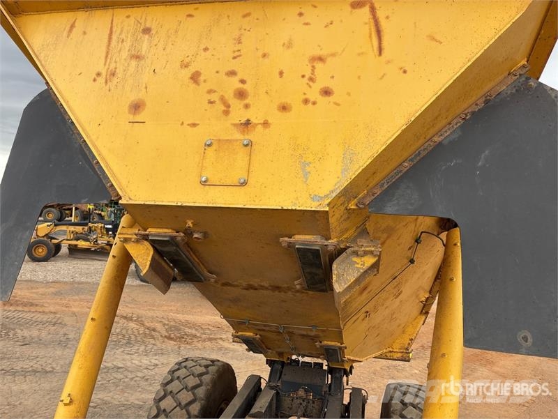 Komatsu HM300-2 Articulated Dump Truck Csuklósdömperek