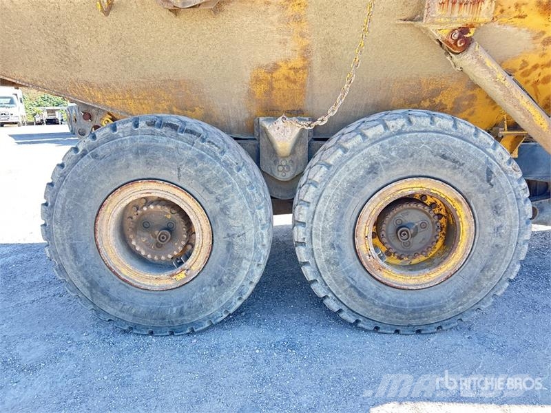 Komatsu HM300-2 Articulated Dump Truck ساحبات مفصلية