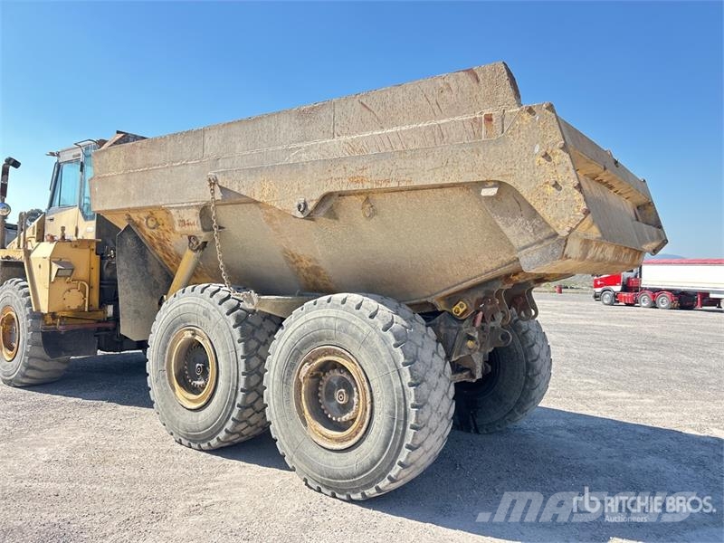 Komatsu HM300-2 Articulated Dump Truck ساحبات مفصلية