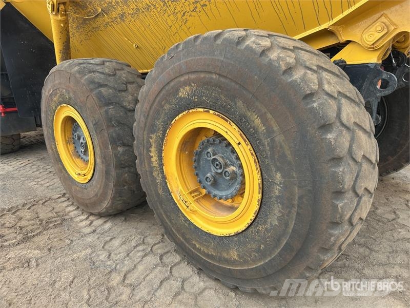 Komatsu HM300-2 Articulated Dump Truck アーティキュレート式ダンプトラック