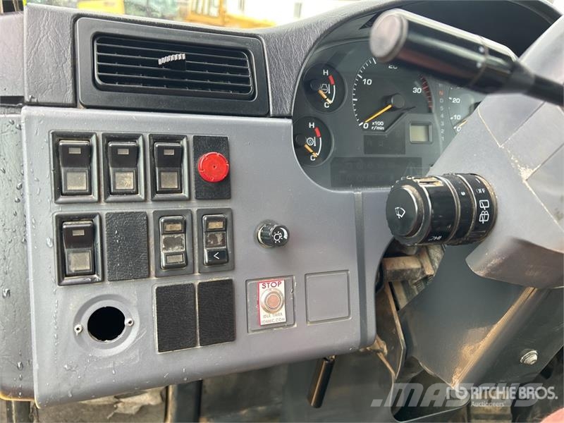 Komatsu HM300-2 Articulated Dump Truck Csuklósdömperek