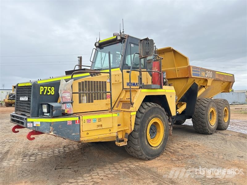 Komatsu HM300-2 Articulated Dump Truck アーティキュレート式ダンプトラック