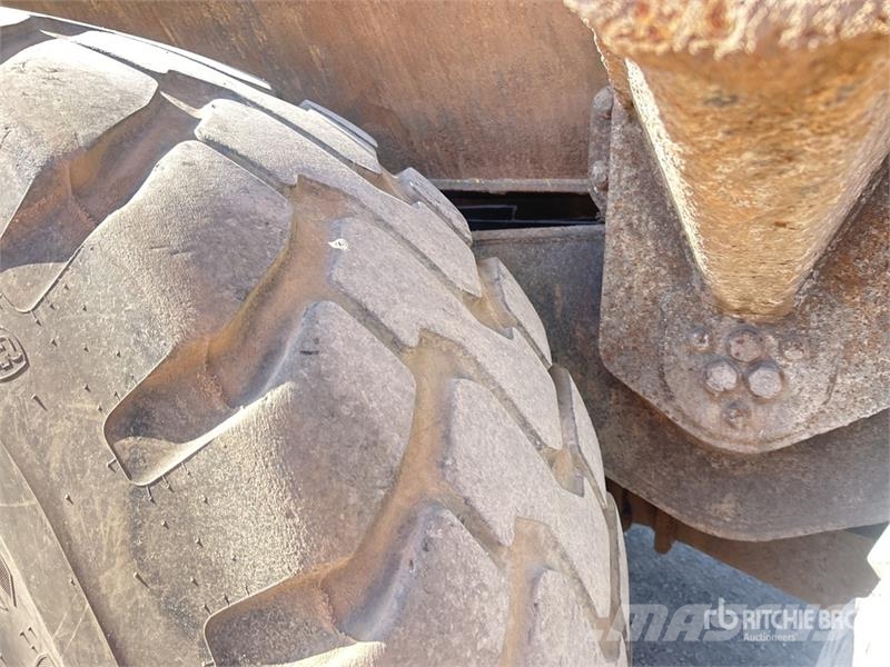 Komatsu HM300-2 Articulated Dump Truck ساحبات مفصلية