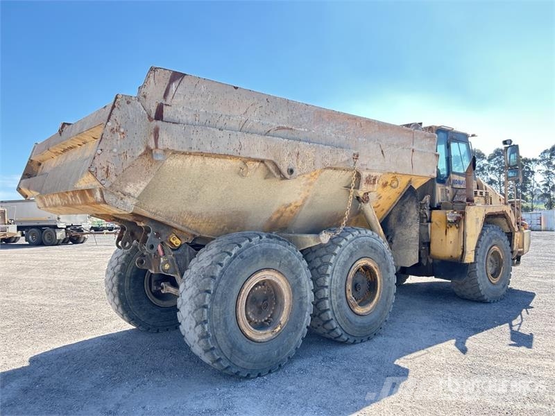 Komatsu HM300-2 Articulated Dump Truck ساحبات مفصلية