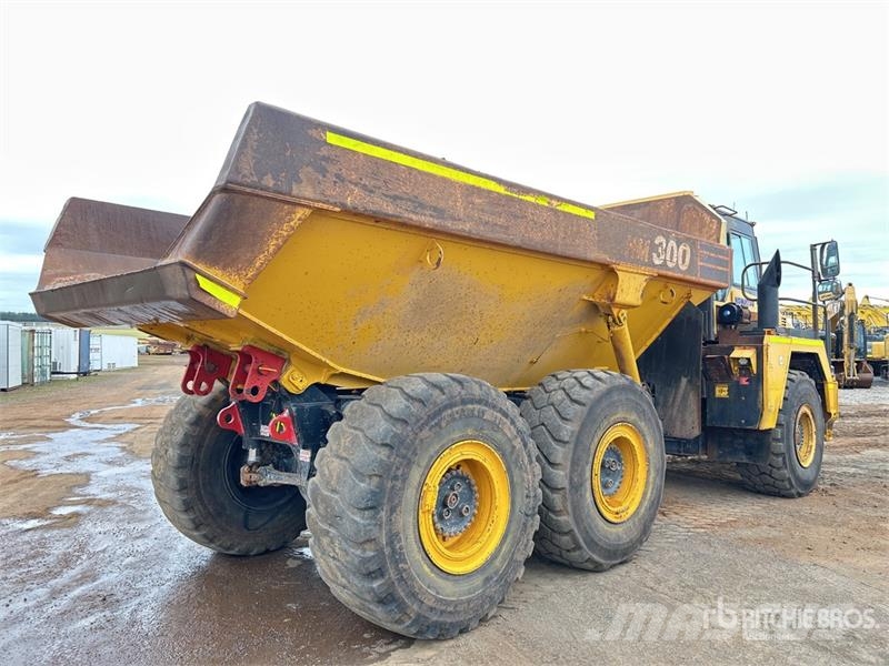 Komatsu HM300-2 Articulated Dump Truck アーティキュレート式ダンプトラック