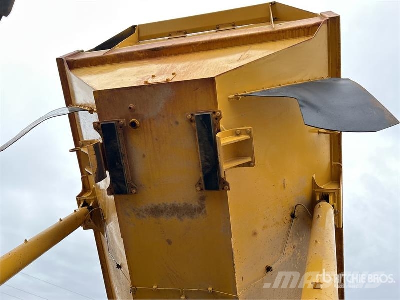 Komatsu HM300-2 Articulated Dump Truck アーティキュレート式ダンプトラック