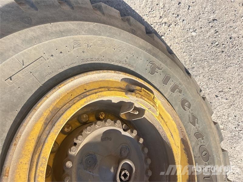 Komatsu HM300-2 Articulated Dump Truck ساحبات مفصلية