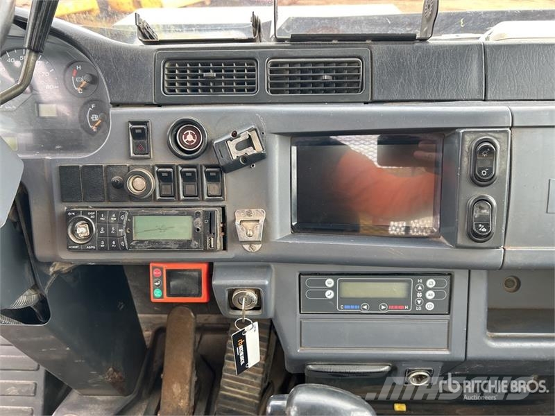 Komatsu HM300-2 Articulated Dump Truck アーティキュレート式ダンプトラック
