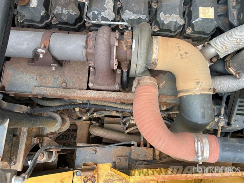 Komatsu HM300-2 Articulated Dump Truck アーティキュレート式ダンプトラック