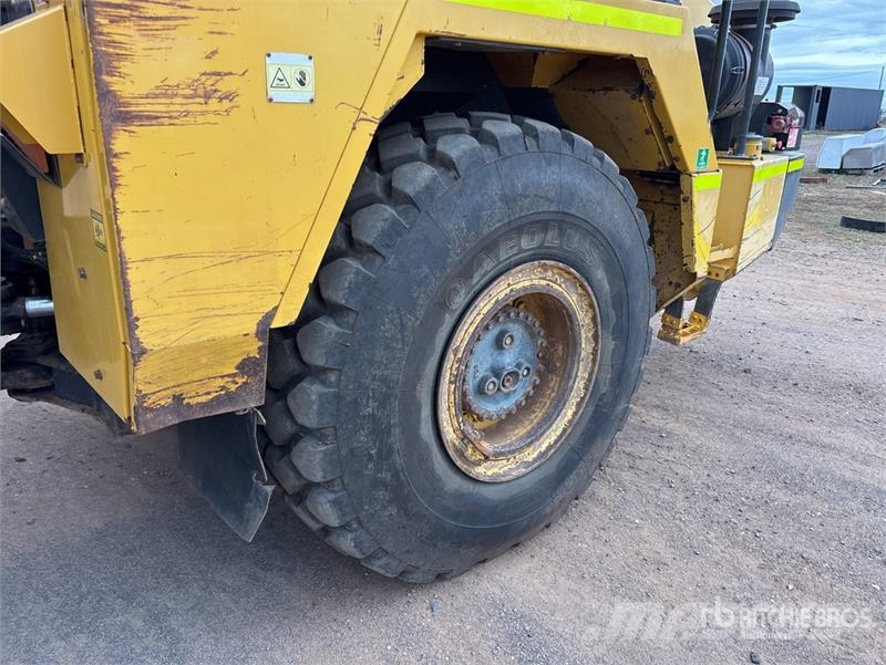 Komatsu HM300-2 Articulated Dump Truck Csuklósdömperek