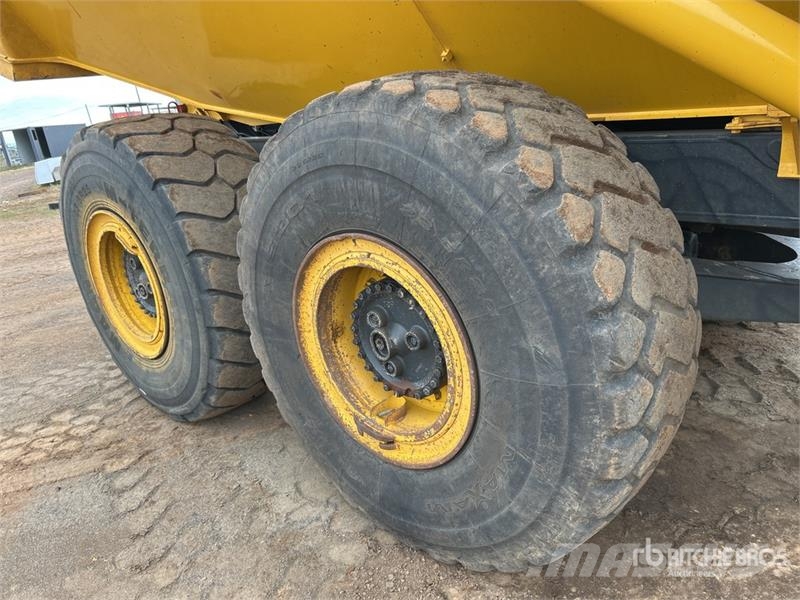 Komatsu HM300-2 Articulated Dump Truck Csuklósdömperek