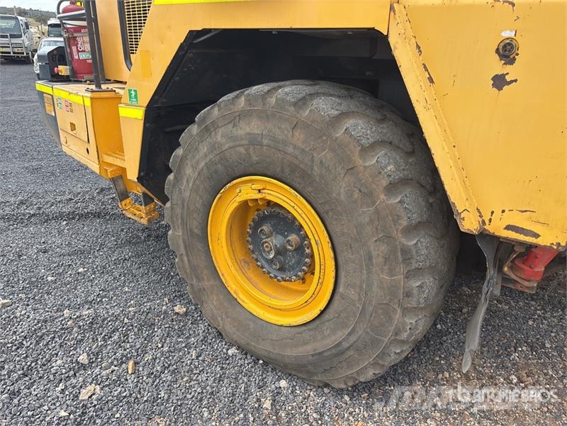 Komatsu HM300-2 Articulated Dump Truck 铰接式自卸车