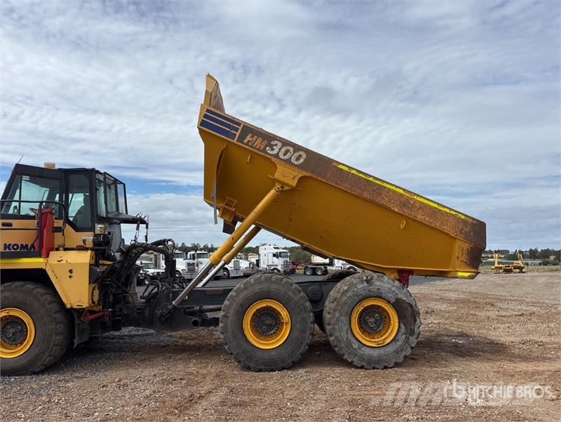 Komatsu HM300-2 Articulated Dump Truck 铰接式自卸车