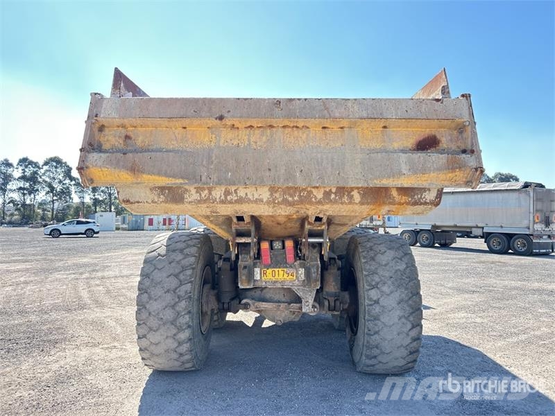 Komatsu HM300-2 Articulated Dump Truck ساحبات مفصلية