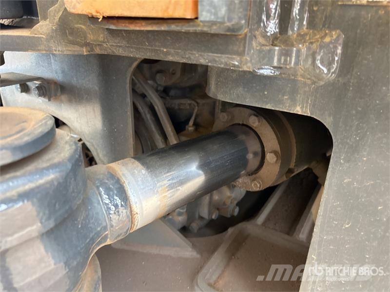 Komatsu HM300-2 Articulated Dump Truck アーティキュレート式ダンプトラック