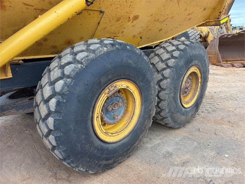 Komatsu HM300-2 Articulated Dump Truck Csuklósdömperek
