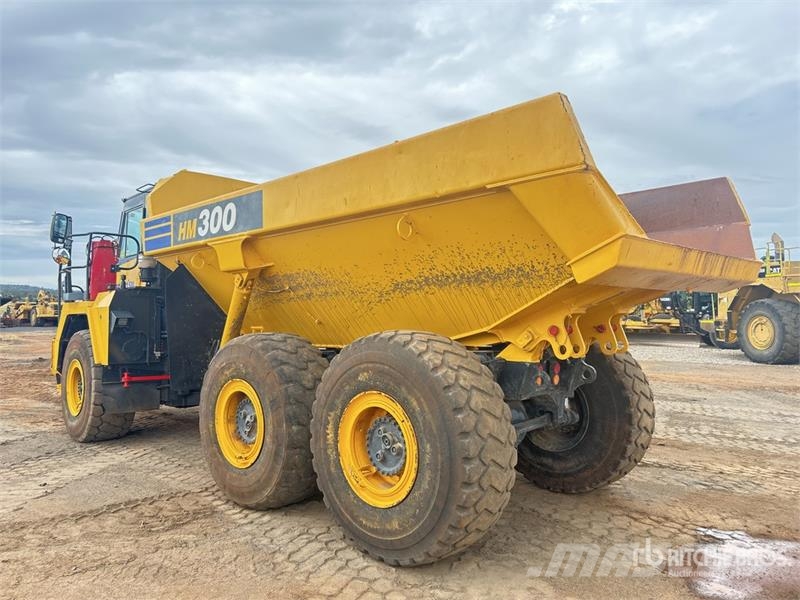 Komatsu HM300-2 Articulated Dump Truck アーティキュレート式ダンプトラック