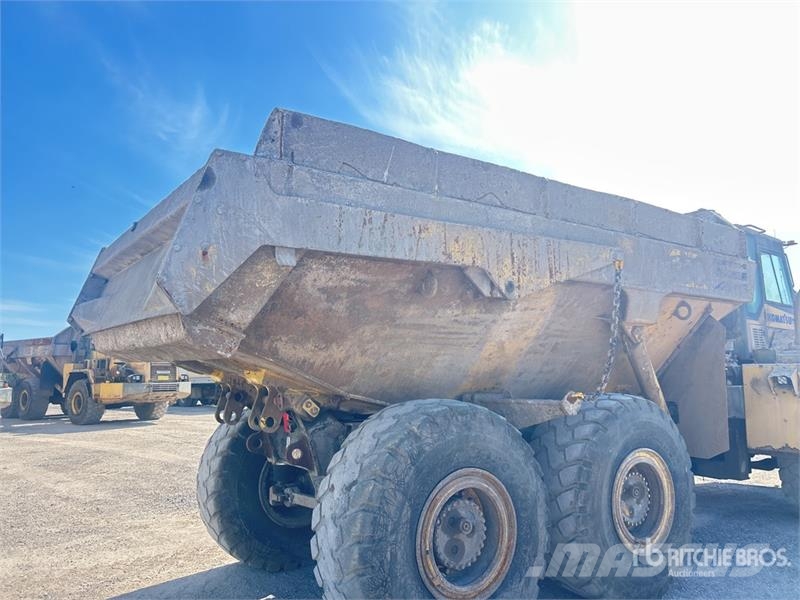 Komatsu HM300-2 Articulated Dump Truck ساحبات مفصلية