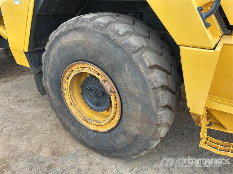 Komatsu HM300-2 Articulated Dump Truck Csuklósdömperek