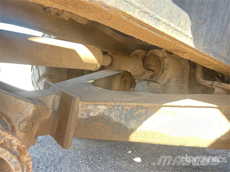 Komatsu HM300-2 Articulated Dump Truck ساحبات مفصلية