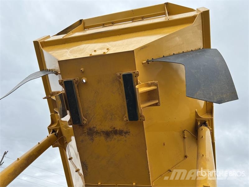 Komatsu HM300-2 Articulated Dump Truck Csuklósdömperek