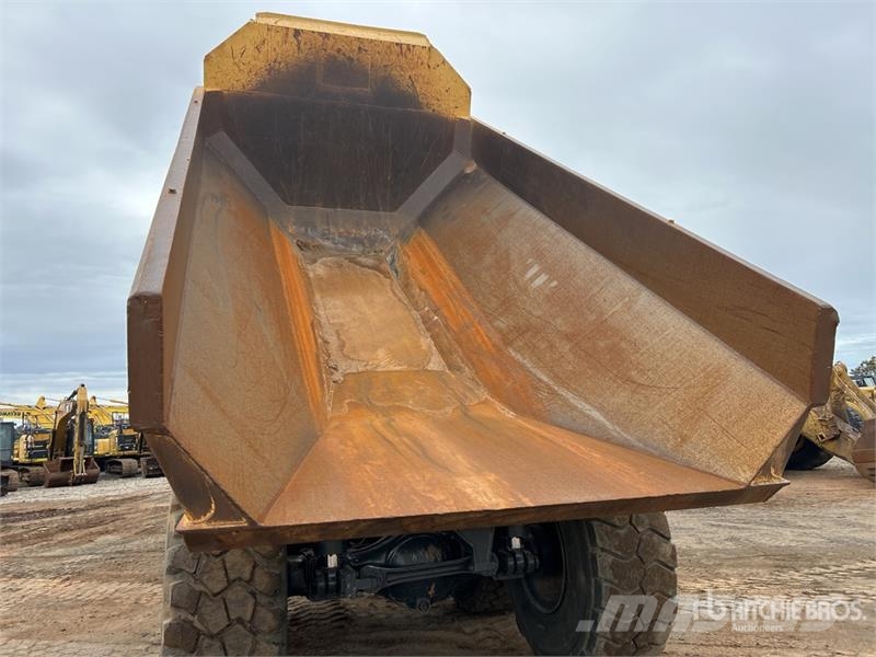 Komatsu HM300-2 Articulated Dump Truck Csuklósdömperek
