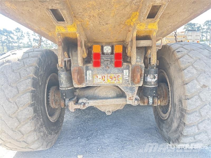 Komatsu HM300-2 Articulated Dump Truck ساحبات مفصلية