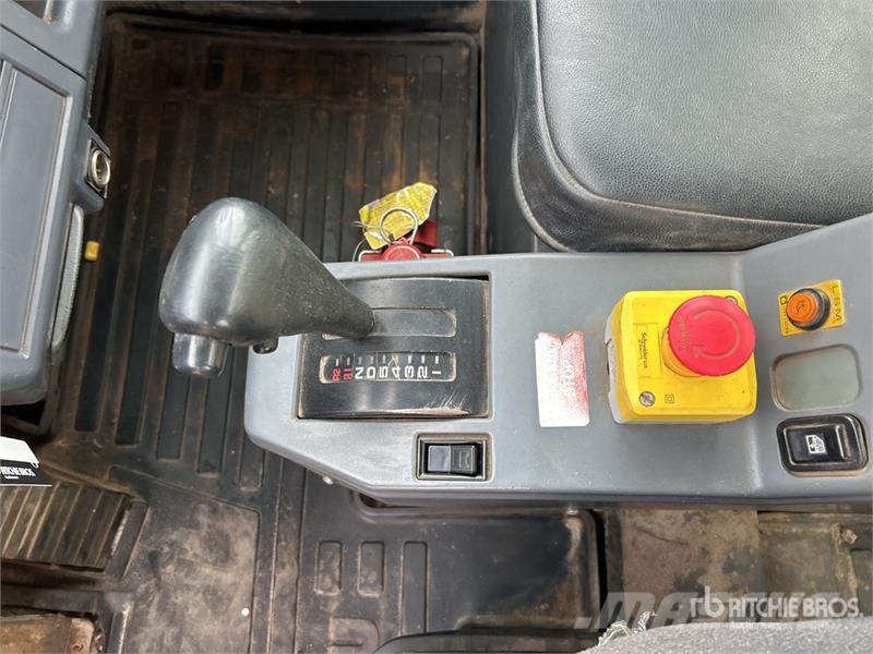 Komatsu HM300-2 Articulated Dump Truck アーティキュレート式ダンプトラック