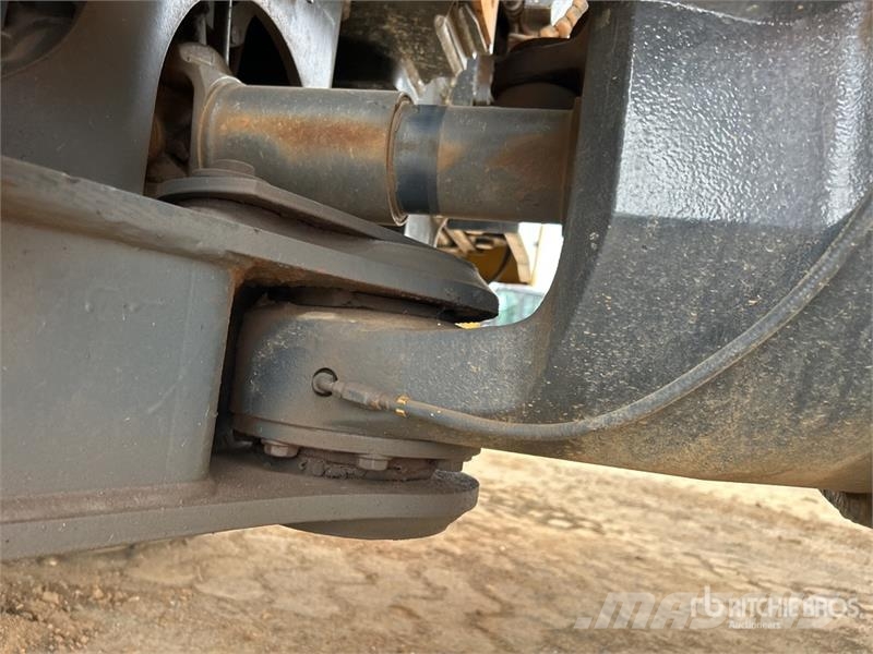 Komatsu HM300-2 Articulated Dump Truck アーティキュレート式ダンプトラック