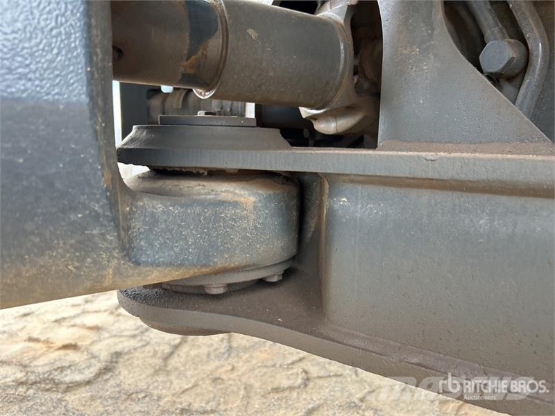 Komatsu HM300-2 Articulated Dump Truck アーティキュレート式ダンプトラック