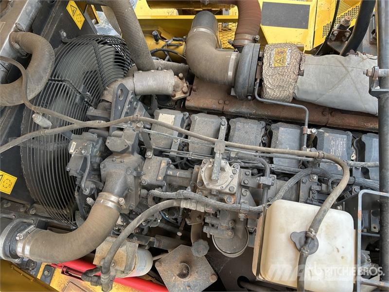 Komatsu HM300-2 Articulated Dump Truck アーティキュレート式ダンプトラック