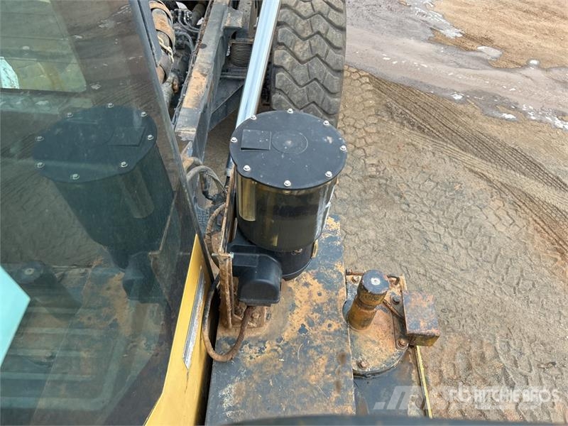 Komatsu HM300-2 Articulated Dump Truck アーティキュレート式ダンプトラック