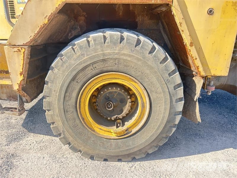 Komatsu HM300-2 Articulated Dump Truck ساحبات مفصلية