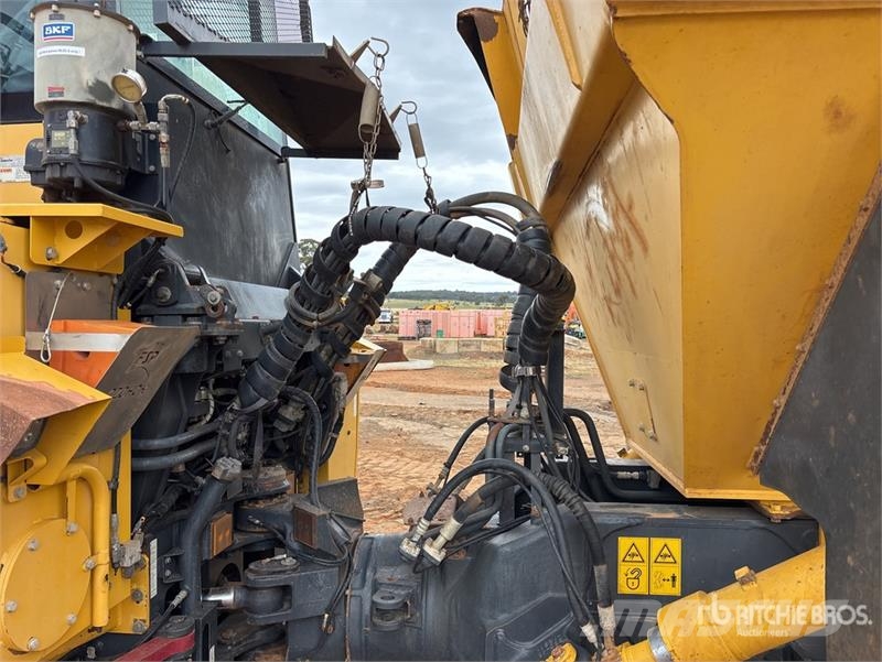 Komatsu HM300-2 Articulated Dump Truck Dúmpers articulados
