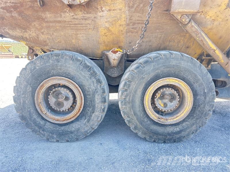 Komatsu HM300-2 Articulated Dump Truck ساحبات مفصلية