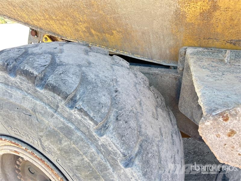 Komatsu HM300-2 Articulated Dump Truck ساحبات مفصلية