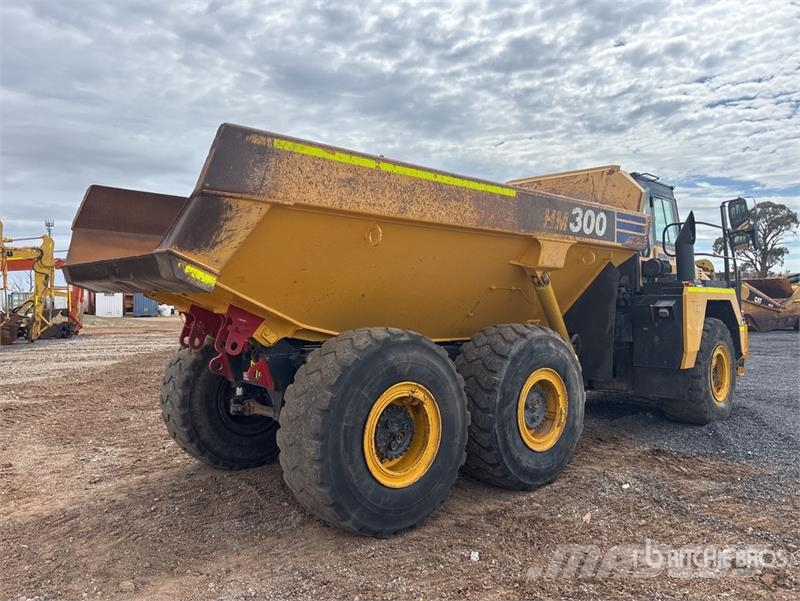 Komatsu HM300-2 Articulated Dump Truck 铰接式自卸车