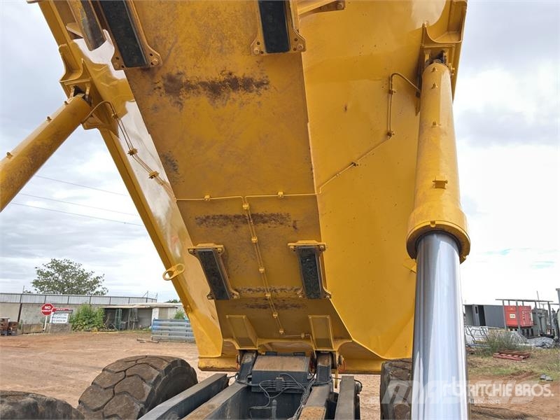 Komatsu HM300-2 Articulated Dump Truck Csuklósdömperek