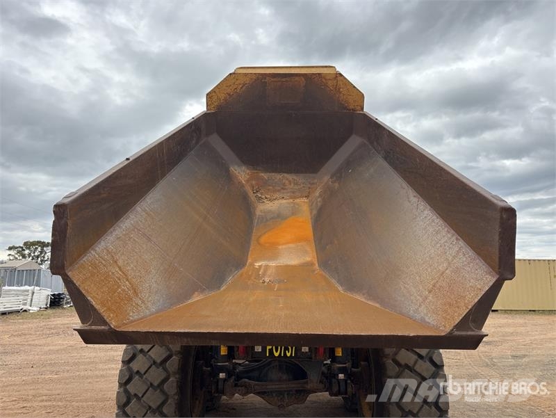 Komatsu HM300-2 Articulated Dump Truck Csuklósdömperek