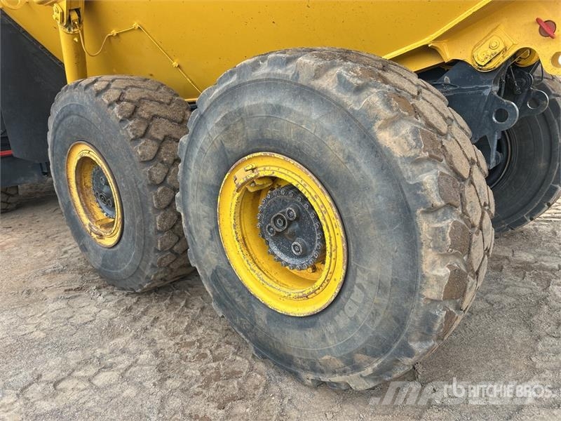 Komatsu HM300-2 Articulated Dump Truck Csuklósdömperek