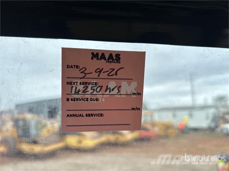 Komatsu HM300-2 Articulated Dump Truck アーティキュレート式ダンプトラック