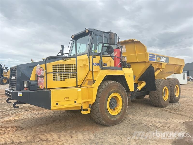 Komatsu HM300-2 Articulated Dump Truck アーティキュレート式ダンプトラック