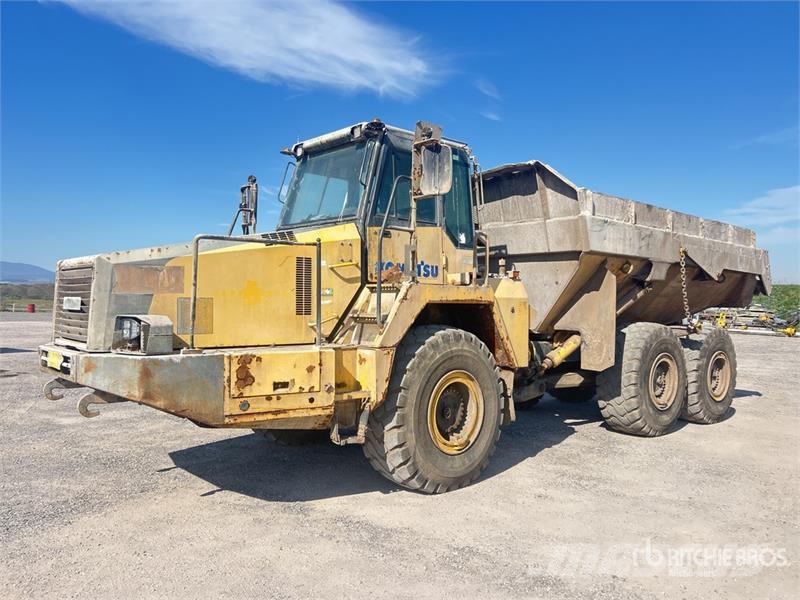 Komatsu HM300-2 Articulated Dump Truck ساحبات مفصلية
