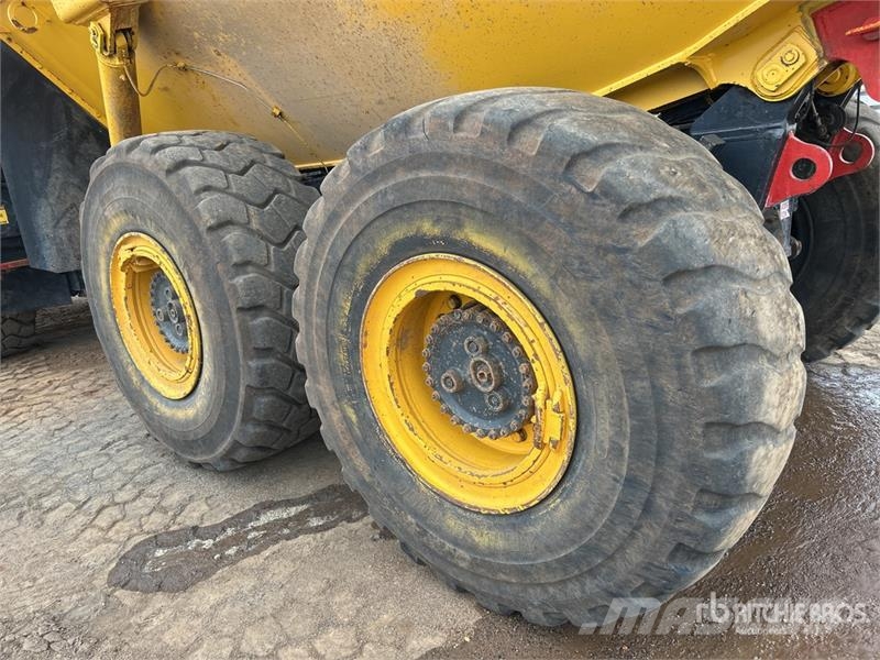 Komatsu HM300-2 Articulated Dump Truck アーティキュレート式ダンプトラック