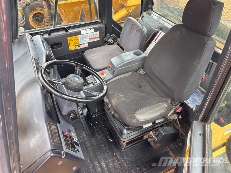 Komatsu HM300-2 Articulated Dump Truck Csuklósdömperek