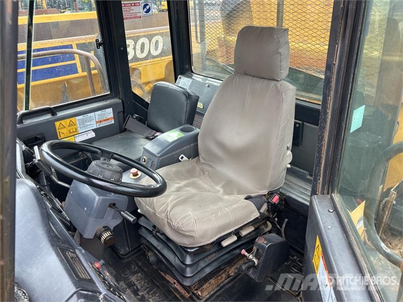 Komatsu HM300-2 Articulated Dump Truck アーティキュレート式ダンプトラック