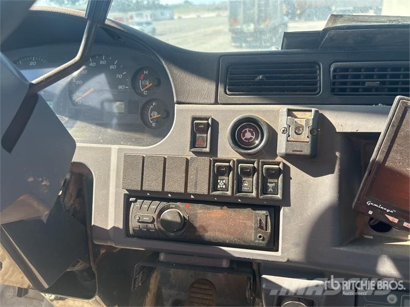 Komatsu HM300-2 Articulated Dump Truck ساحبات مفصلية