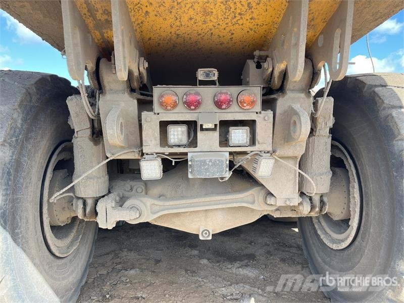 Komatsu HM400-3M0 Csuklósdömperek